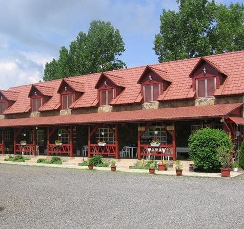 Hernád-Party Üdülőház & Camping Pere 
