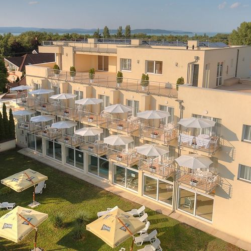 Két Korona Konferencia és Wellness Hotel Balatonszárszó