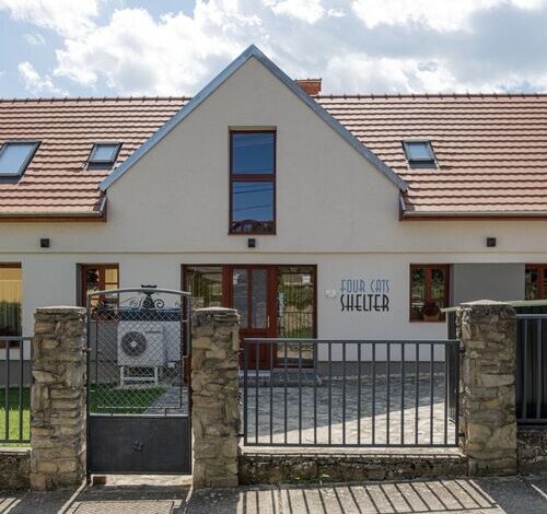 4CatsShelter Apartman Cák 