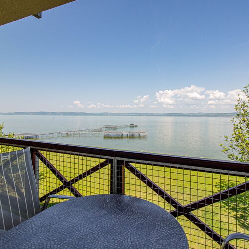 976 – Közvetlen Vízparti Apartman Balatonőszöd