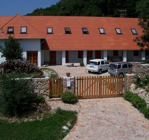 Bakonyi Apartmanház  Eplény 