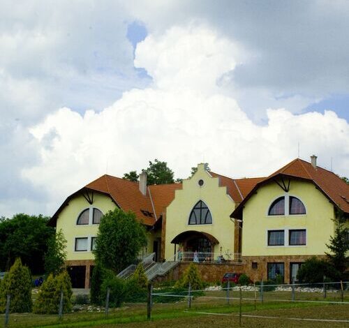 Békesség Szigete Tábor Diákszálló Súr 