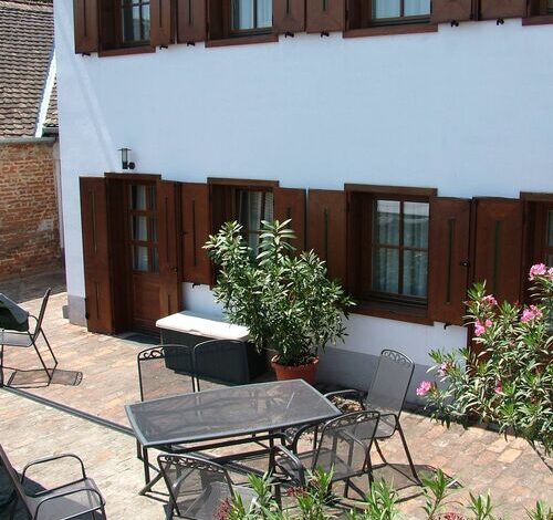 Blum Pince Borozó Vendégház Villány 