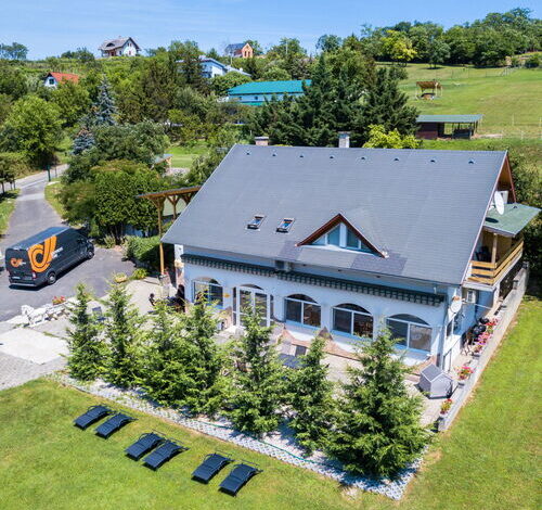 Borkúti Panzió és Apartman Balatonföldvár-Kőröshegy 