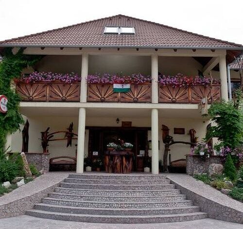 Camelot Club Hotel és Étterem Vác 