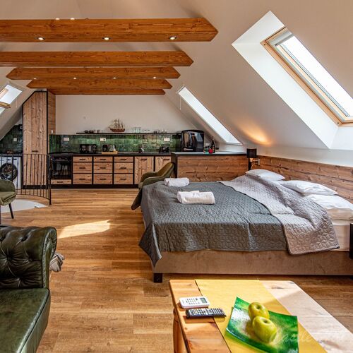 Castle Hill Apartments**** Eger