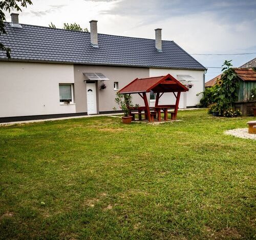 Csörnyeföld Vendégháza 