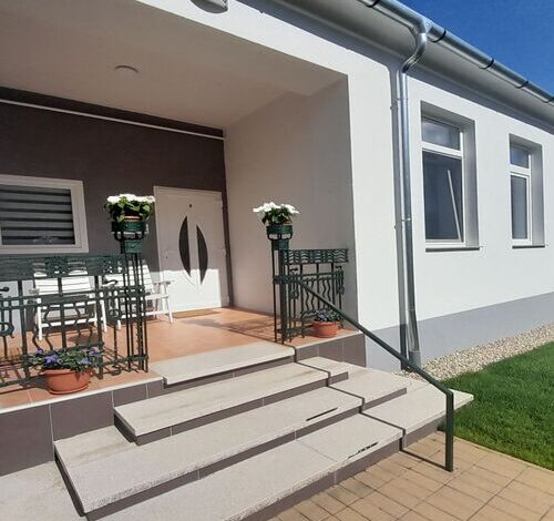 Déri Kert Apartmanház B*** Baja 