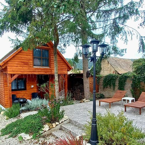 Faház a fenyők alatt – Borostyánkút Wellness Home II. Bakonybél
