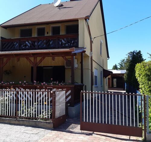 Gyuri Apartman Balatonboglár 