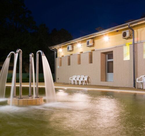 Hajdúnánási Gyógyfürdő-Korona Ház 