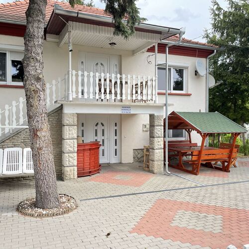 Hunyadi Nyaraló Balatonkeresztúr
