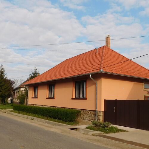 Kápolnás Vendégház Báta