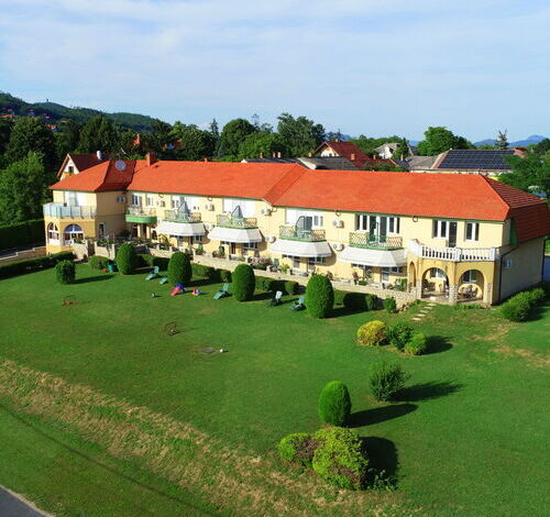 Karát Panzió Balatongyörök 