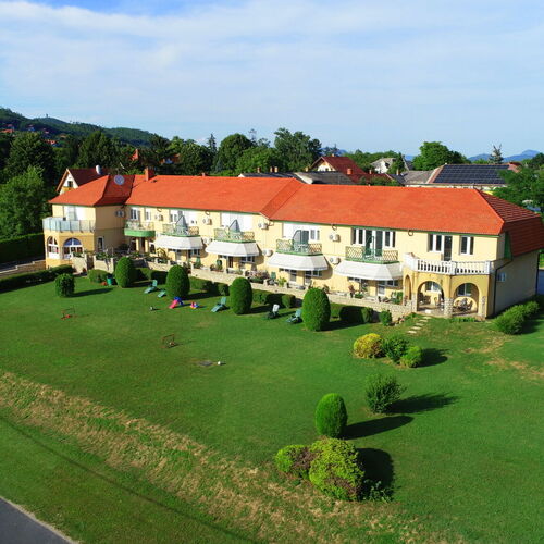 Karát Panzió Balatongyörök