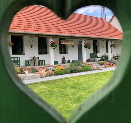 Ladislaus Schnaps-Haus Falusi Vendégház Csolnok 