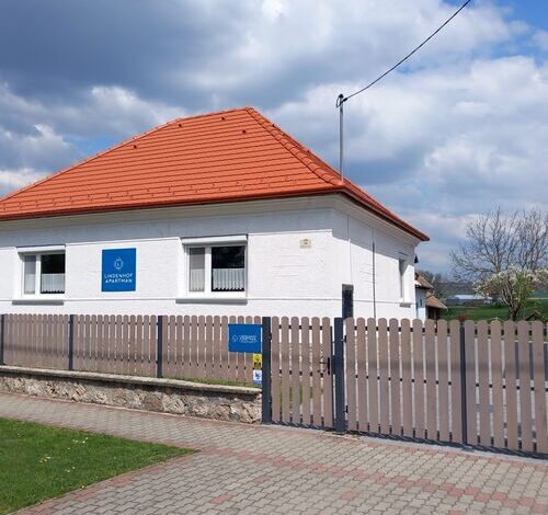 Lindenhof Apartman Tarján 
