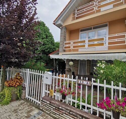 Májusfa Apartman Balatonszárszó 