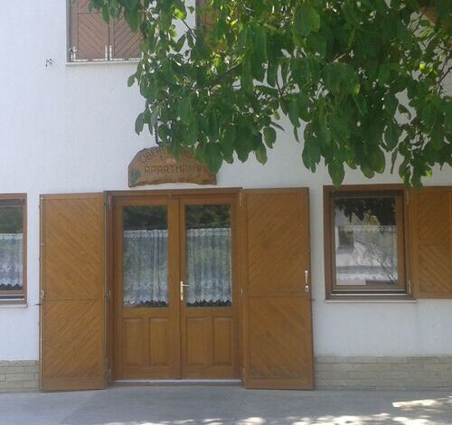 Oberst Pince és Apartman Nemesnádudvar 