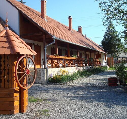Ócsárdi Tópanzió Ócsárd 