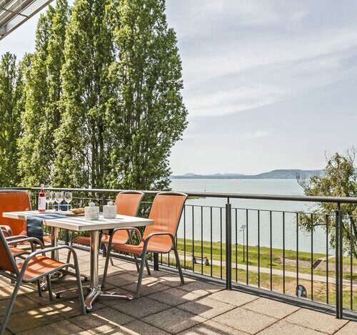 Panoramic Art Apartment with jacuzzi Balatonlelle 