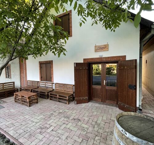 Perényi Pince és Vendégház Hajós 