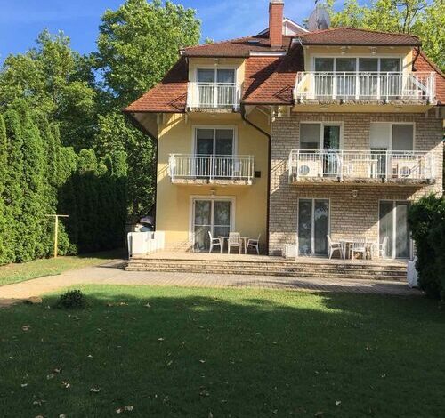 Platán Apartmanház Balatonföldvár 