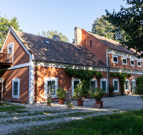 Rotes Haus Gézaháza 