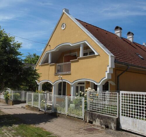 Sárga Rózsa Apartmanház Balatongyörök 