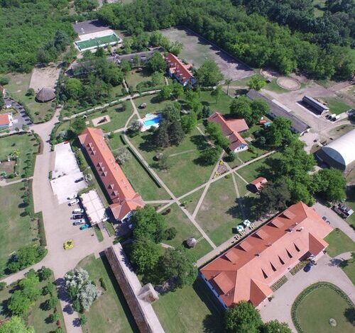 Sarlóspuszta Club Hotel Tatárszentgyörgy 