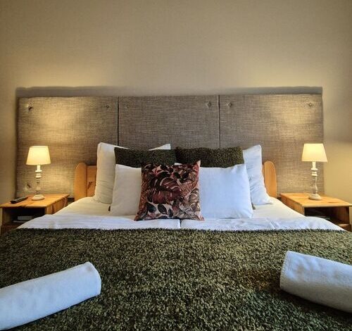 Sólyomvár-lak Komlóska 