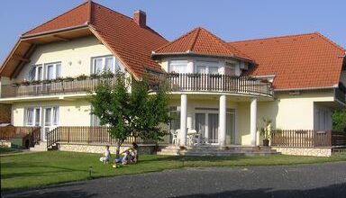 Szalóky Apartmanház Gyenesdiás 