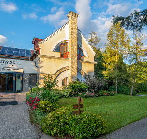 Szarvaskút Wellness Hotel és Kemencés Étterem Zirc 