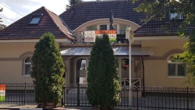 The Corner House Panzió Tata 