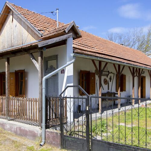 Tulipános Porta Parasztház Sarud