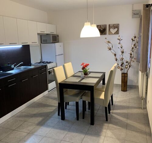 Várlak Apartman Dinnyés 