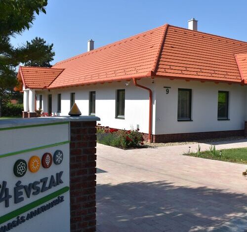 Varsás Négy Évszak Apartmanház Gyenesdiás 