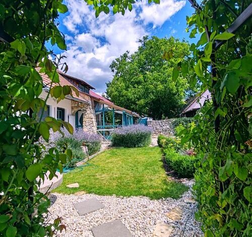 Estate by the creek Vászoly 