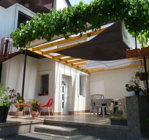 Eszter Apartmanház Balatonkeresztúr 