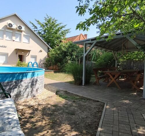 Rigófészek Apartmanház Gárdony 