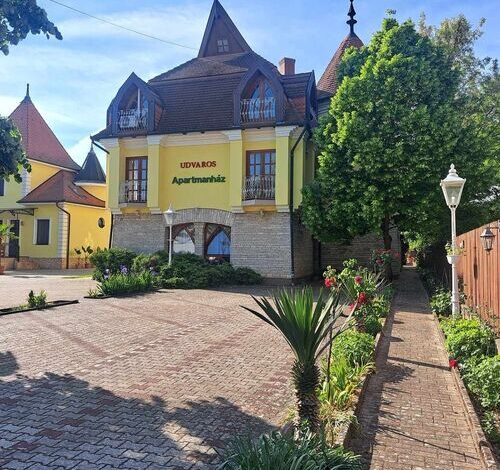 Udvaros Apartmanház Balatonlelle 
