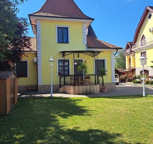 Udvaros Villa Balatonlelle 